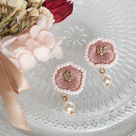 北欧風お花の刺繍ピアス/イヤリング