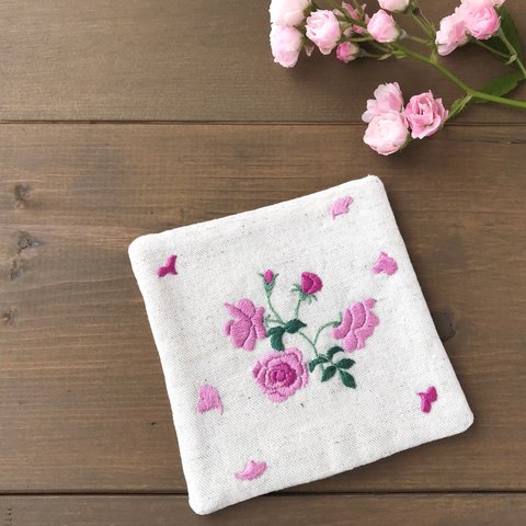 バラの刺繍のレトロなコースター