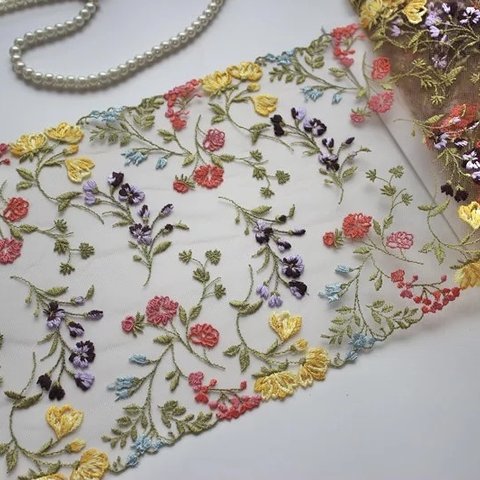 刺繍チュールレース ボタニカル 花刺繍 フラワー パンジー 刺繍布 ドールドレス 花束 結婚式 アンティーク 北欧 生地