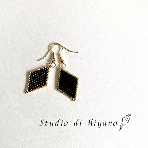 ピアス　/ イヤリング　シンプル　ビーズ　ブラック　× ゴールド　