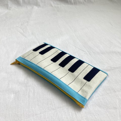 ラミネート　ピアノのペンケース　水色(ファスナー：レモン)