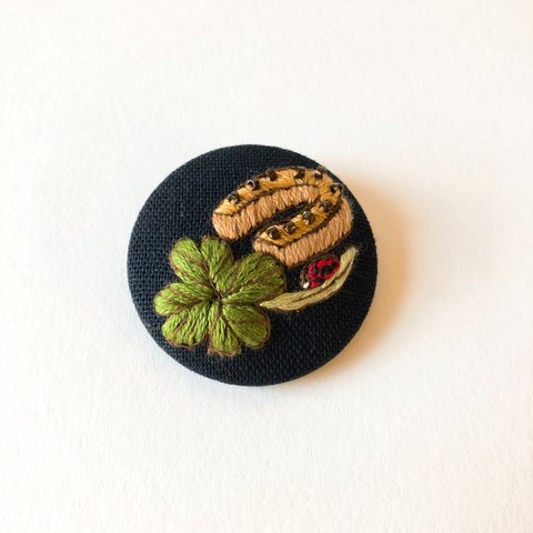 Happy♪♪♪  刺繍 ブローチ     