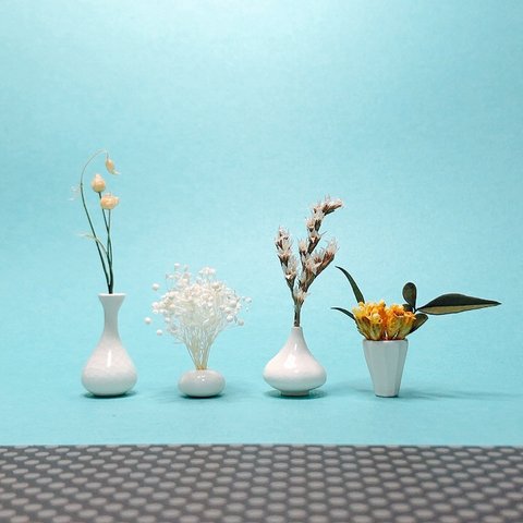 ミニチュア陶器　白色の花瓶　四点セット　＊水入れれません