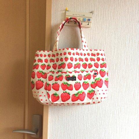 ふっくら丸みのあるトートバッグ☆可愛いイチゴ柄3230　サブバッグ・ミニバッグ・エコバッグ