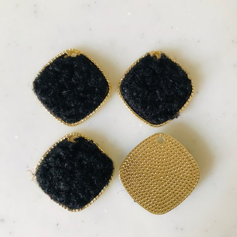Black Yarn Gold Flamed Square Pendant Tops