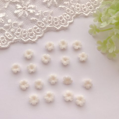 小さな花 小花 ネイルサイズ パーツ　30 ホワイト　サシェ　材料