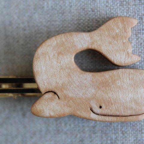 木製マッコウクジラネクタイピン