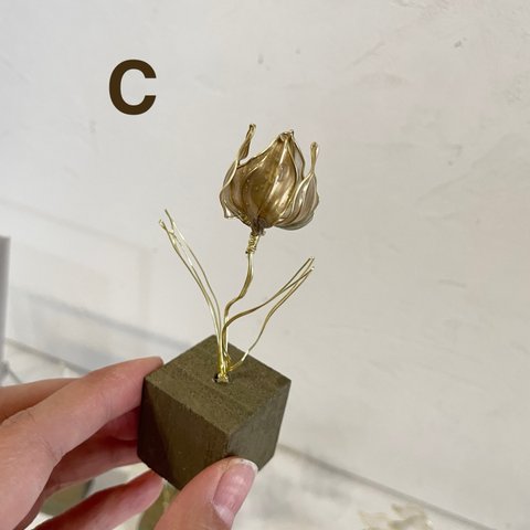 C ゴールドのお花　ワイヤークラフト