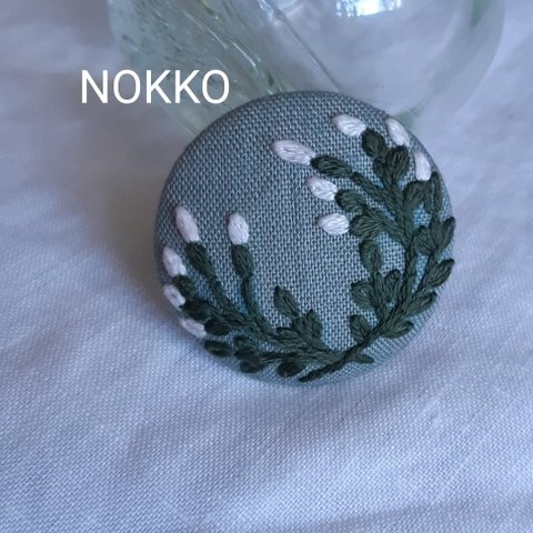 green/手刺繍ブローチ