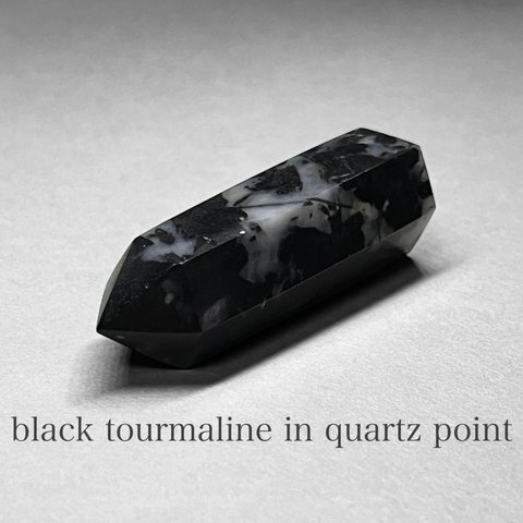 black tourmaline in quartz point / ブラックトルマリンインクォーツポイント：ブラックB