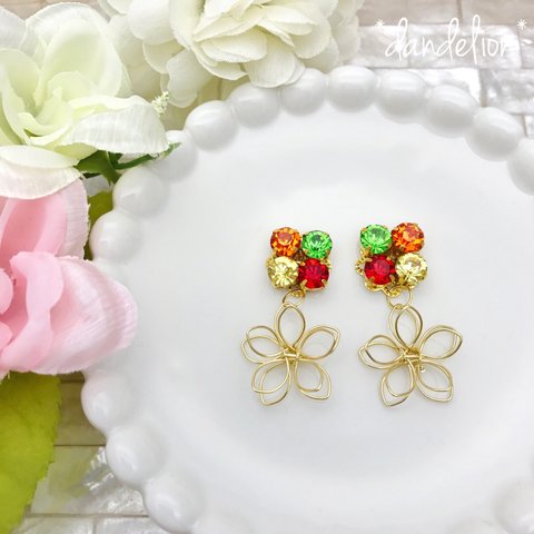 小花とカラフルビジューピアス/イヤリング