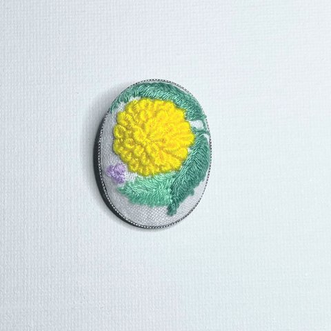 山吹の刺繍ブローチ