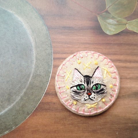 刺繍　アメショー猫さんのくるみボタンブローチ／ヘアゴム