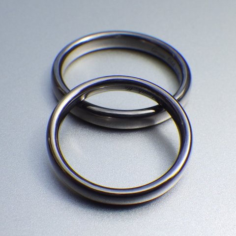 【金属アレルギー対応】 深く澄んだ漆黒の輝き・タンタルの結婚指輪