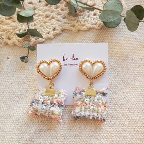 ビーズ刺繍♡２つ合わせてハート＊°。春色ツイードリボンタッセルのピアス/イヤリング