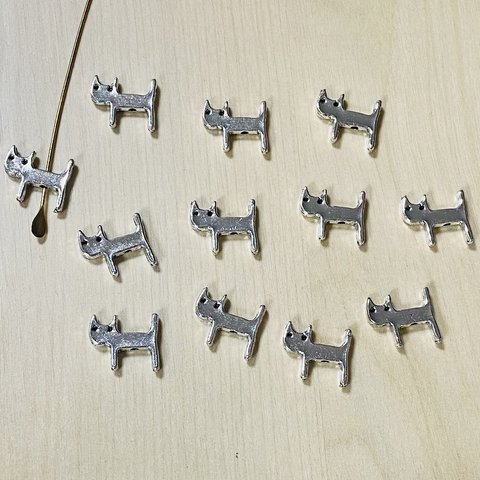 SILVER CAT BEADS