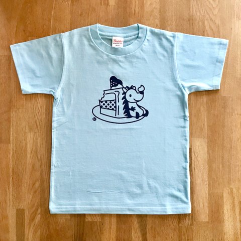 ハリネズミとケーキ　130 キッズTシャツ　オリジナルイラスト　ブルー