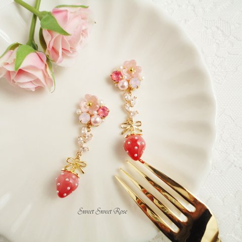 Flower Bijou & Red Strawberry ～Leaf～　イヤリング/ピアス/花/フラワー/ビジュー/苺/いちご/リーフ/リボン/キラキラ/揺れる