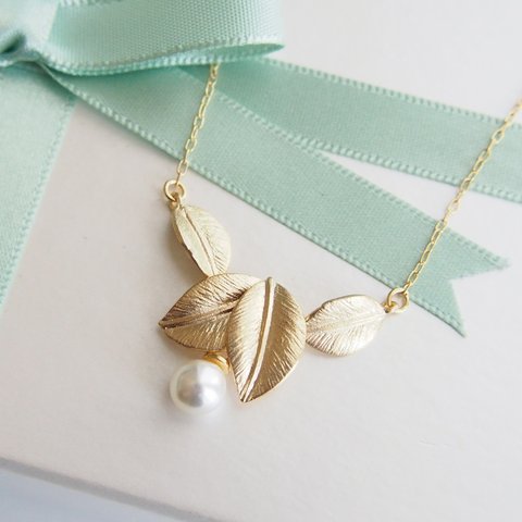 【16KGP】leaf & pearl necklace  / ネックレス ゴールド マットゴールド シンプル オフィス おしゃれ ボタニカル リーフ 葉っぱ パール14kgf変更可 送料無料