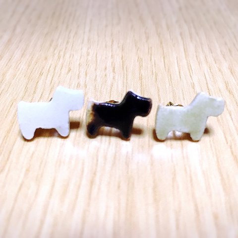 陶器の犬ピアス