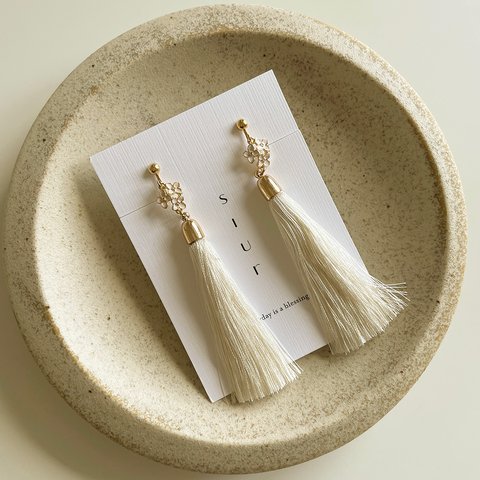 Iberis tassel earring / pierce タッセル アイボリー イヤリング ピアス イベリス ホワイトフラワー ブライダル ウェディング お呼ばれ