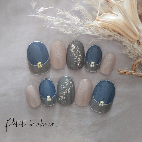 綺麗めバイカラー/囲みラインNAIL