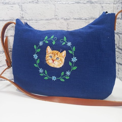 手刺繍　ねこちゃん　本革　リネン　ショルダーバッグ　ブルー