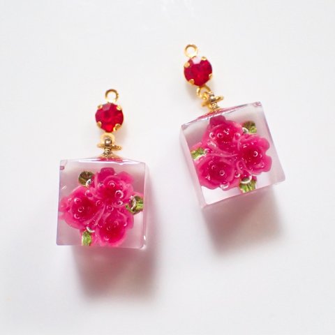 水中花のピアス イヤリング レジン ビジュー 薔薇 赤