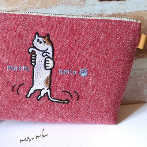 だる〜ん持ち猫ちゃんの刺繍　Mサイズポーチ 