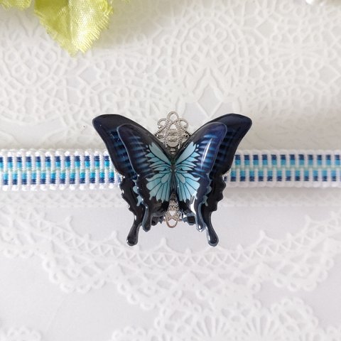 【帯留め♪】オオルリアゲハ。 蝶々帯留め。和装小物。帯飾り。青い蝶。バタフライ。#浴衣 #帯留め