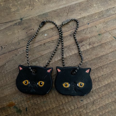 ヌメ革　もっと小さい猫のキーホルダー　本革　ヌメ革