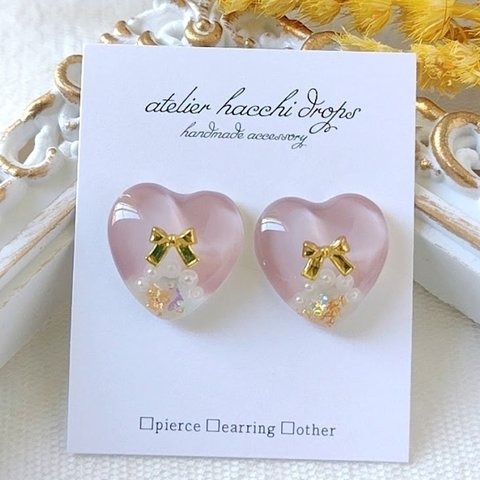 ときめきハートの耳飾り💗　ラベンダーピンク　ピアス一点のみ　リボン　レジン　金属アレルギー対応