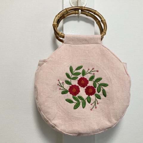 お花の刺繍のまんまるバッグ