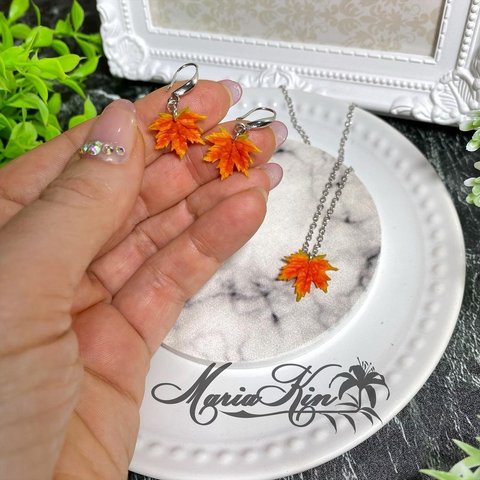 Autumn collection, earrings+necklace "maple leaf" 秋のコレクション、イヤリング+ネックレス「モミジの葉っぱ」