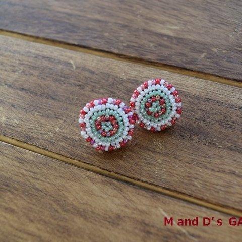 花モチーフ　ビーズ刺繍ピアス/カルーナ