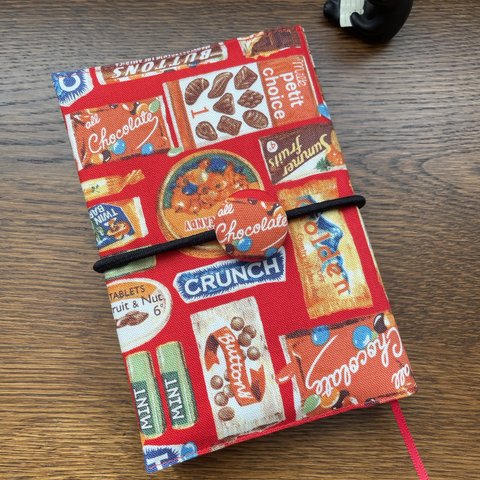海外のお菓子のパッケージ文庫本カバー