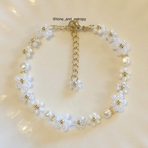 淡水パールとパールホワイトのお花のビーズブレスレット / Freshwater pearls & beaded flowers bracelet