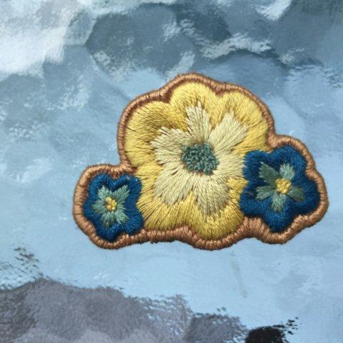 お花の刺繍　パッチン留め