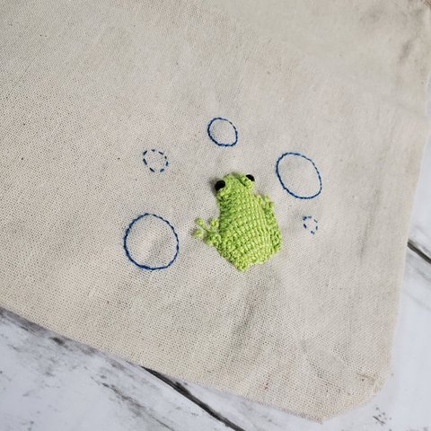 立体刺繍のカエル巾着袋