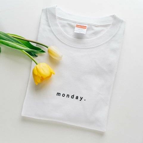 オーバービッグTシャツ「monday.」／ホワイト（白）