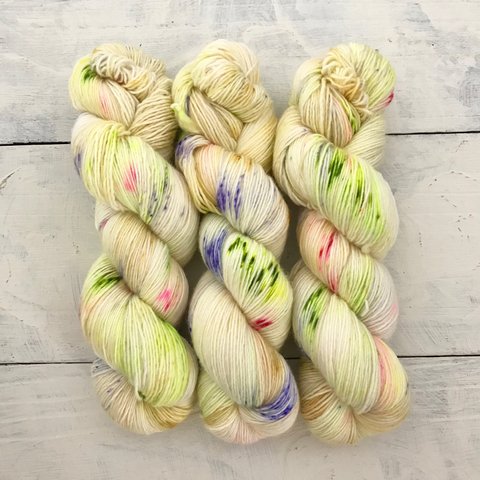 手染め糸 No.88 100% merino 1-ply〝Blåbær-Li〟