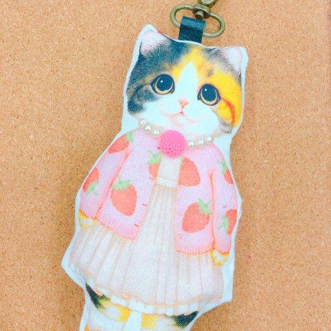 『猫好きによるねこ好きのため』のふわふわキーホルダー いちご