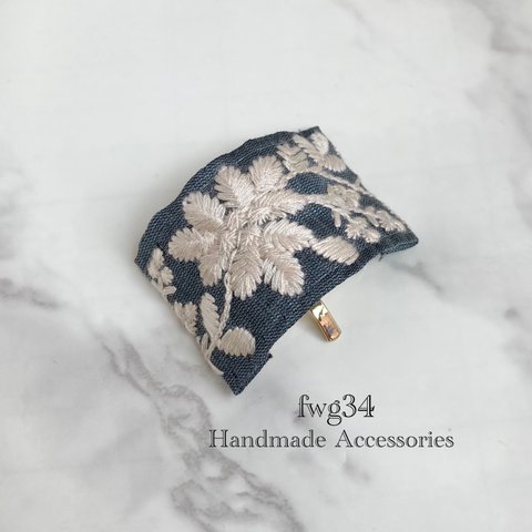 ポニーフック　刺繍　グレー