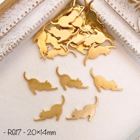 RG17　背伸び猫　レジン封入パーツ　ゴールド20*14mm　10個