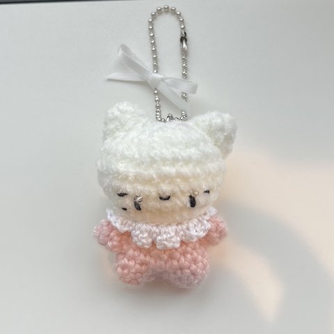 ねこ[BABY][ピンク]　あみぐるみキーホルダー　かぎ針編み