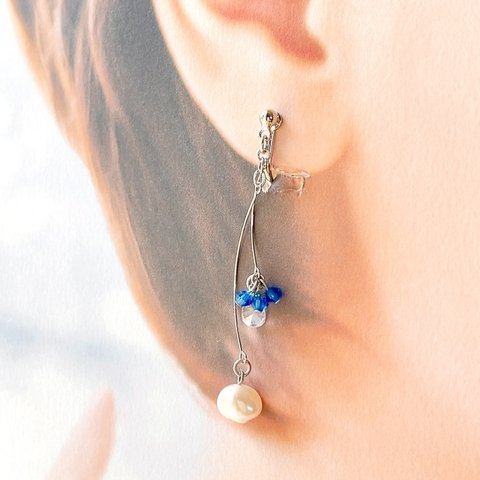 イヤリング/ピアス　金具のご希望承ります　キラキラ クリスタル 淡水パール　ブルー　母の日　揺れる