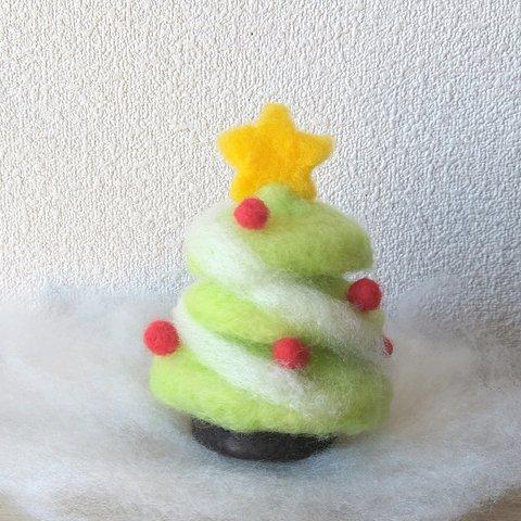 羊毛フェルトのクリスマスツリー　冬のかわいい置物　プチギフト