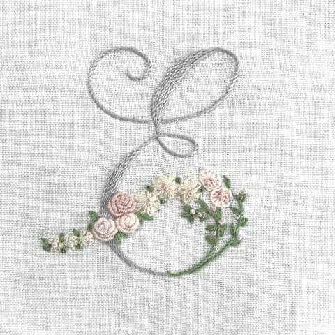 お花とアルファベットの刺繍キット　E グレー系