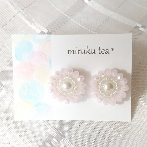 チェコガラスビーズ♡花の刺繍ピアス