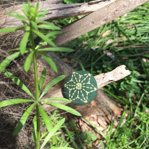 麻の葉 草木染め古布の刺し子ブローチ 